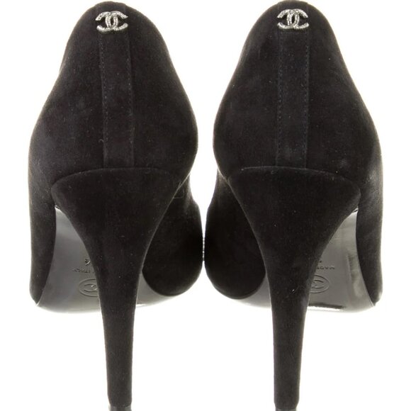 CHANEL Interlocking CC Logo Suede Pumps Women's Size: 8.5 | IT 38.5 - Picture 2 of 3